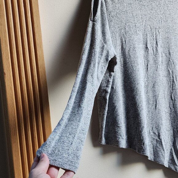Mossimo Supply Co. Gray Cold Shoulder Sweater Size XS - Picture 8 of 16